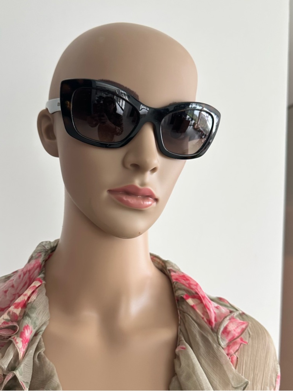 Prada women sunglasses, cat eye, black brown with gradient lens, authentic! - Picture 10 of 11